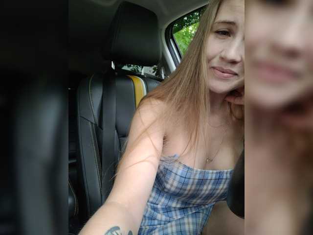 Емитувани слики од екранот LEILA-ANGELL