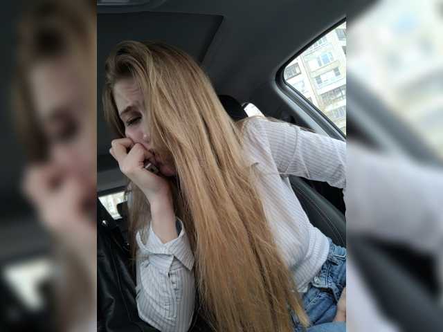 Емитувани слики од екранот LEILA-ANGELL