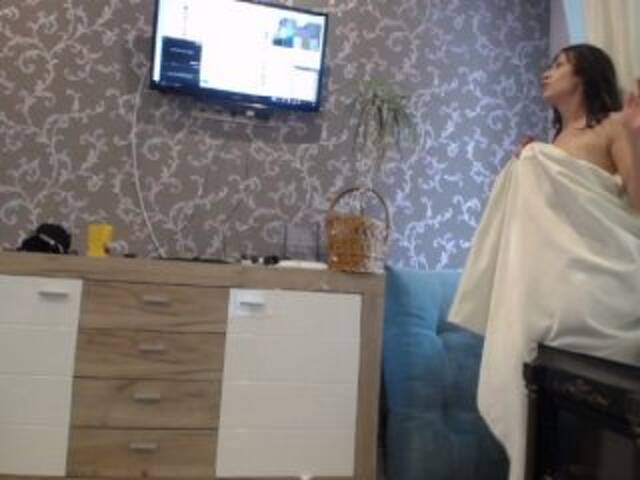 Емитувани слики од екранот -M-Y-3-A-