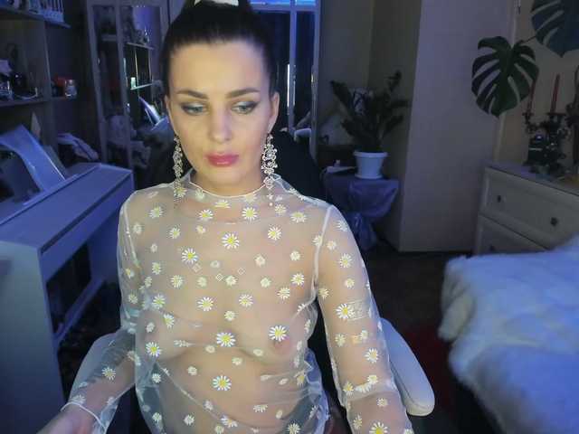 Емитувани слики од екранот _Lady_M_
