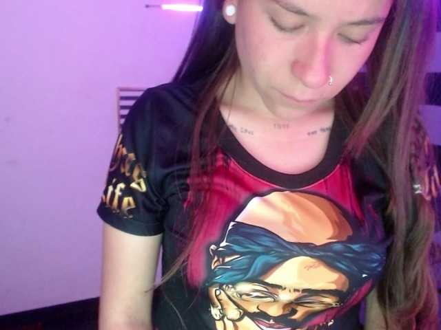 Емитувани слики од екранот 1ashley