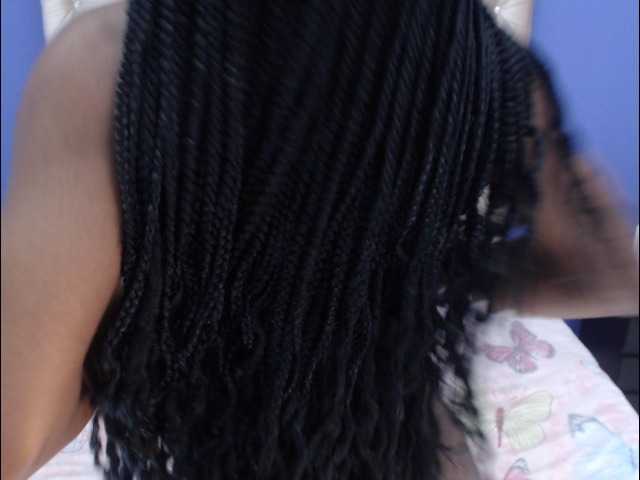 Емитувани слики од екранот AamyJackson