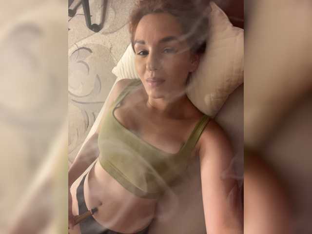 Емитувани слики од екранот 1_Aariella_1