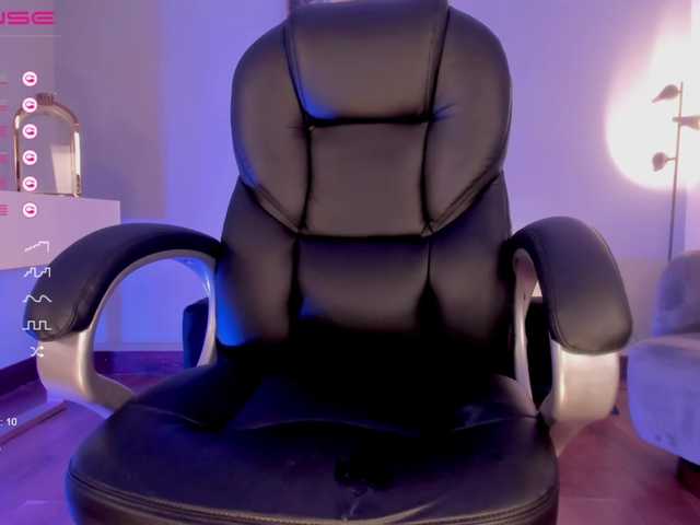Емитувани слики од екранот AbellaCroft