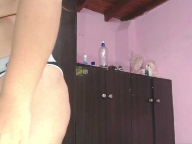 Емитувани слики од екранот acutegirlxx