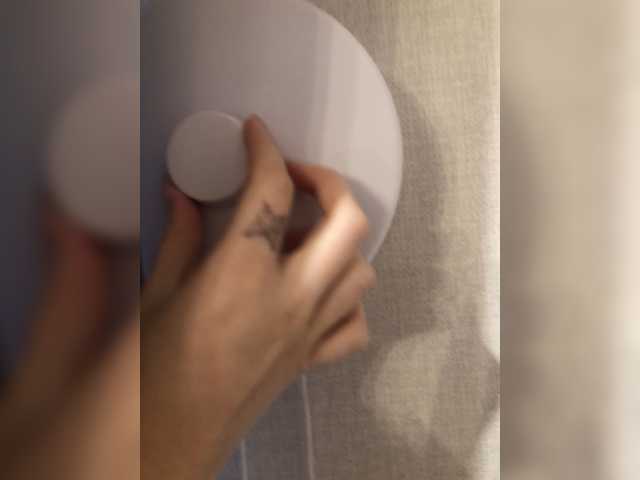 Емитувани слики од екранот Ada-Wong