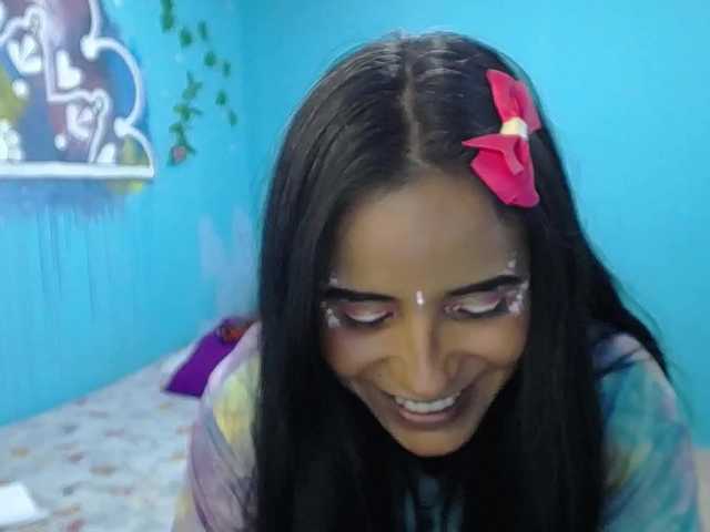 Емитувани слики од екранот adarah-smith