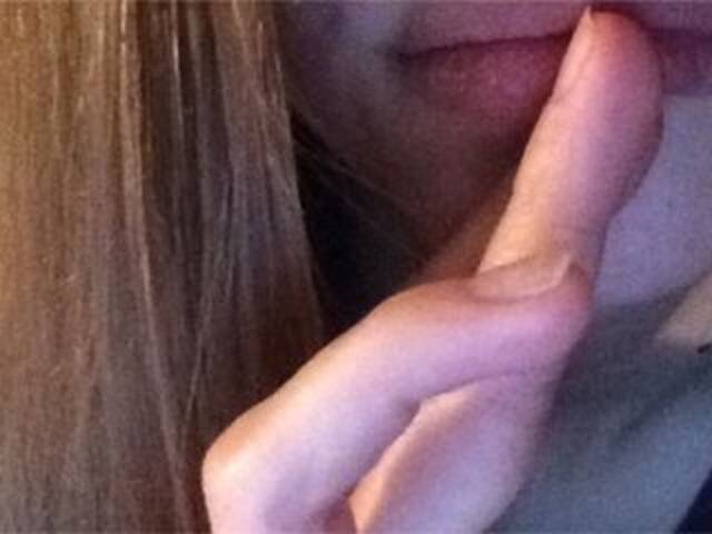 Емитувани слики од екранот Adel-model