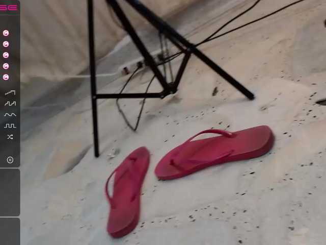 Емитувани слики од екранот AdeleBlancSec