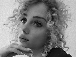 Еротски видео разговор AdeleKya