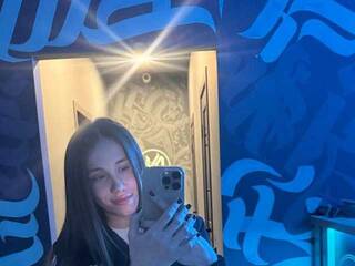 Еротски видео разговор AdelinaKiskina