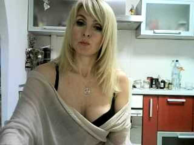 Фотографии Adrianessa29 I'll watch your cam for 30. Topless - 50. Naked - 200.