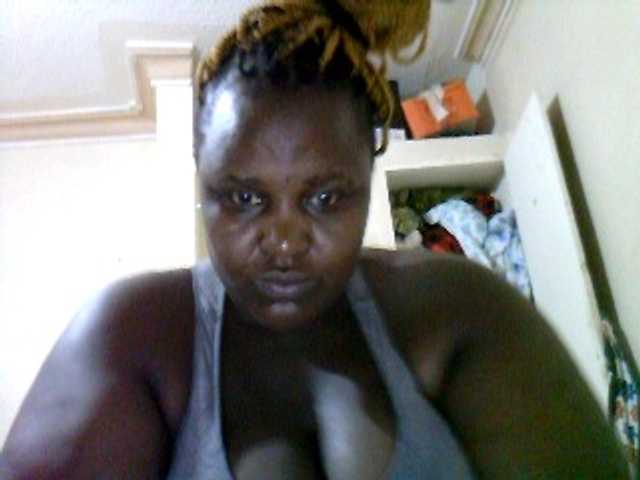 Емитувани слики од екранот AfricanBBw