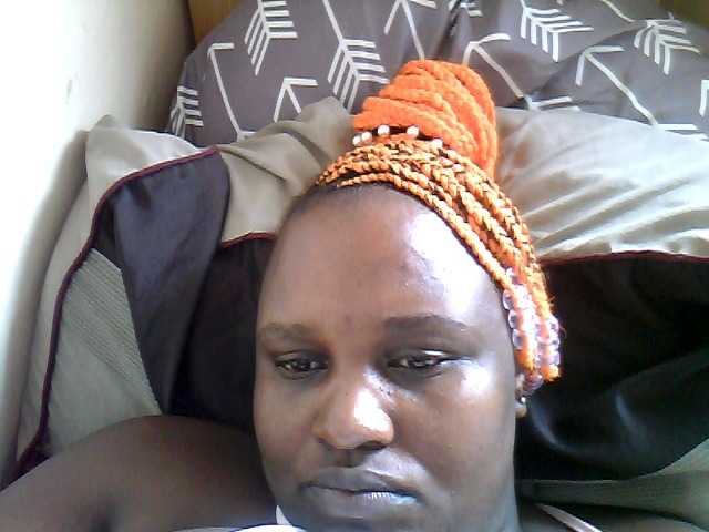 Емитувани слики од екранот AfricanBBw