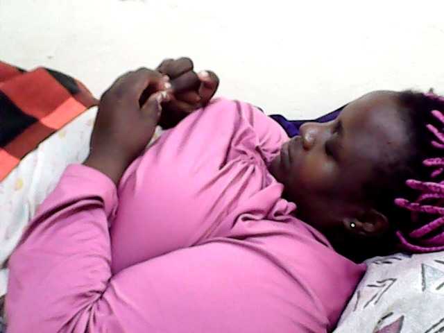 Емитувани слики од екранот AfricanBBw