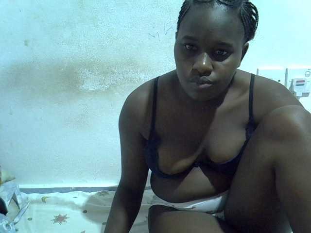 Емитувани слики од екранот Africansexxy