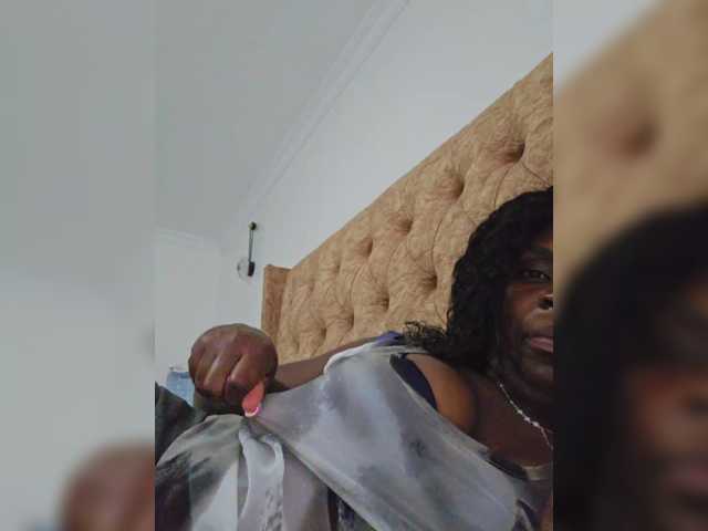 Емитувани слики од екранот AfricanShyQueen1