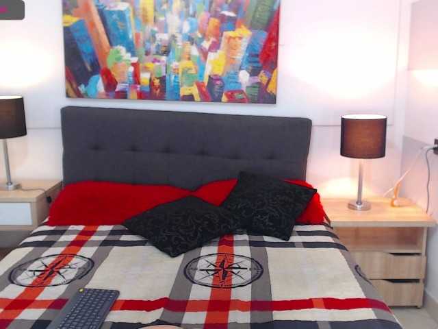 Емитувани слики од екранот Agathamonroe