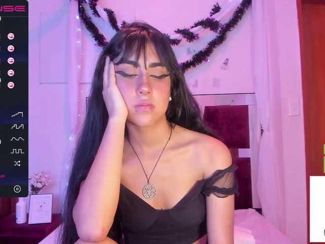 Емитувани слики од екранот AggathaLee