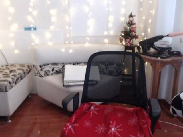 Емитувани слики од екранот AhriBluff