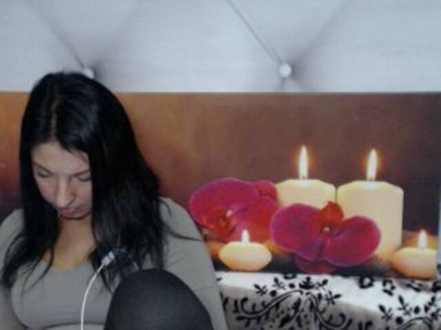 Емитувани слики од екранот Aisha255