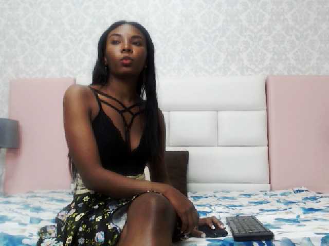 Емитувани слики од екранот AishaBrown