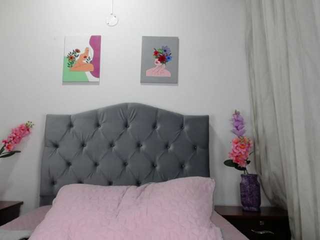 Емитувани слики од екранот AishaPower