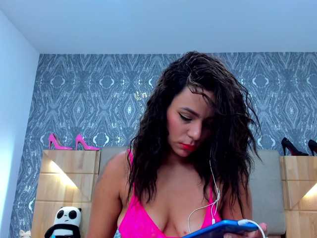 Емитувани слики од екранот AkashaLee