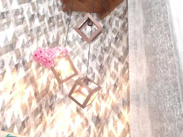 Емитувани слики од екранот AkashaLee