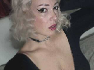 Еротски видео разговор Aladeya