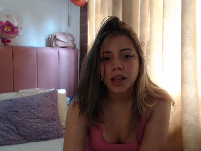 Емитувани слики од екранот Alaina-Blessed