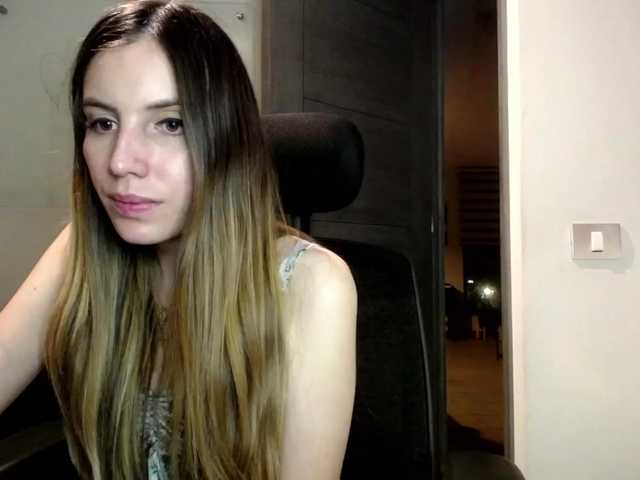 Емитувани слики од екранот AlanaSweet