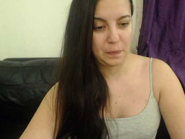 Емитувани слики од екранот AleeCherry