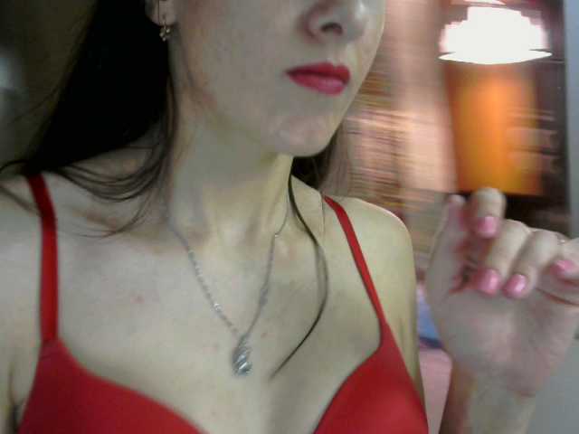 Емитувани слики од екранот Esmaltina