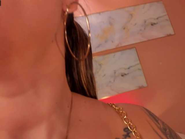 Емитувани слики од екранот AlexaField