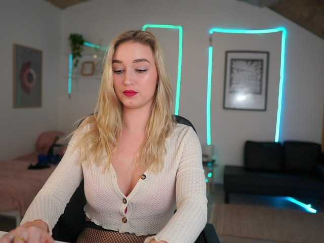 Фотографии AlexisTexas18 Hi! I am Alexis 19 yrs old teen, with perfect ass, nice tits and very hot sexy dance moves! Lets have fun with me! Water on my white T-shirt at goal!