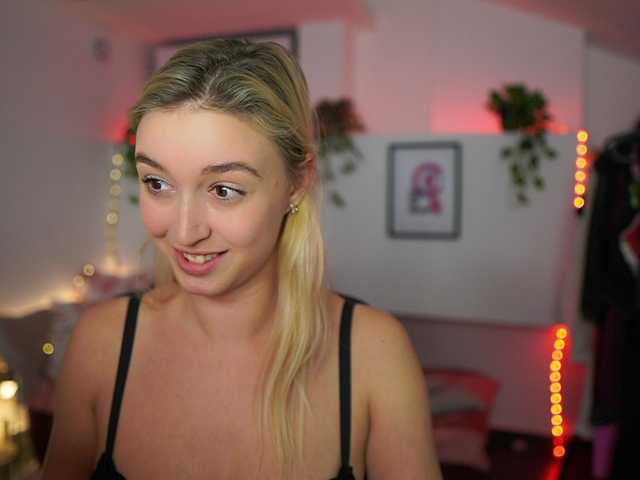 Фотографии AlexisTexas18 Hi! I am Alexis 19 yrs old teen, with perfect ass, nice tits and very hot sexy dance moves! Lets have fun with me! Water on my white T-shirt at goal!