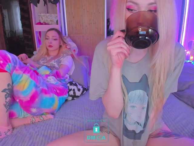 Емитувани слики од екранот HornyBunnys