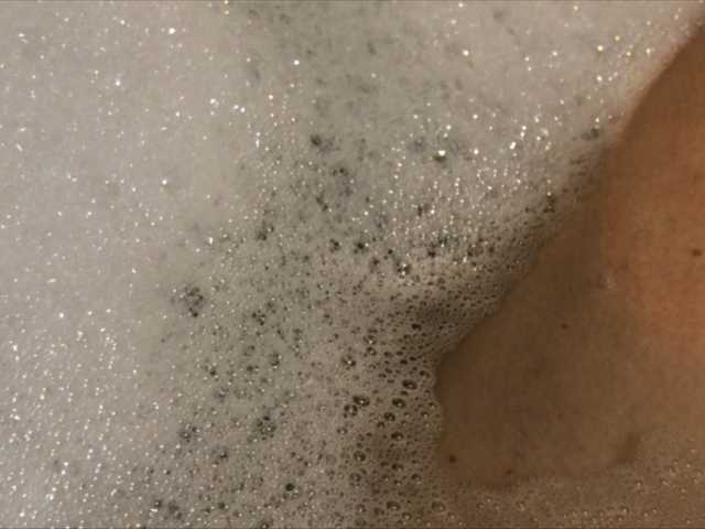 Емитувани слики од екранот Alianakiss