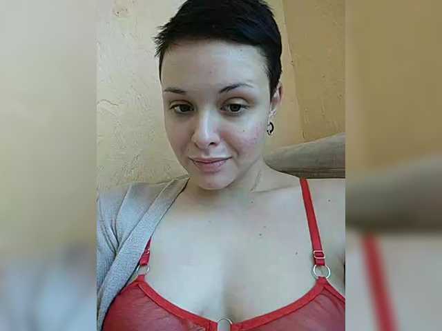 Емитувани слики од екранот Katy_Manson