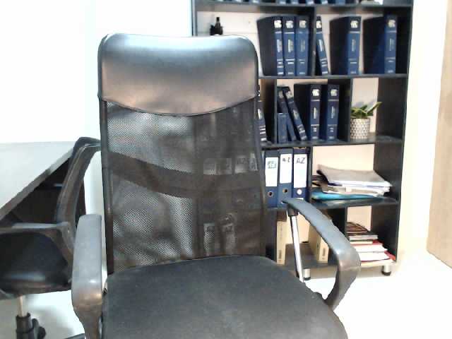 Фотографии alicelu ...in my office... make me wet #squirt #cum #latina #natural #brunette #18 #feet #nolimits #lovense