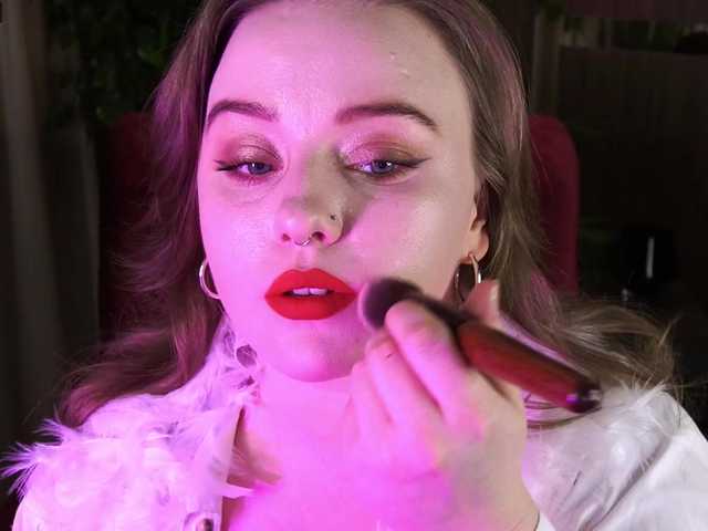 Емитувани слики од екранот AliceMoonL