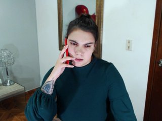 Емитувани слики од екранот AliceRoss