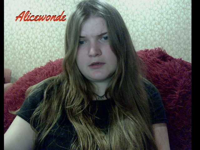 Емитувани слики од екранот AliceWonde