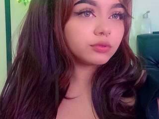 Еротски видео разговор Alicia-uwu