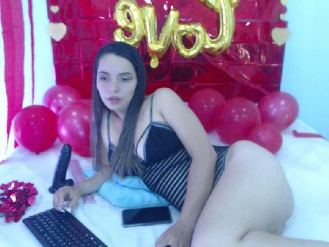Емитувани слики од екранот AliciaHank