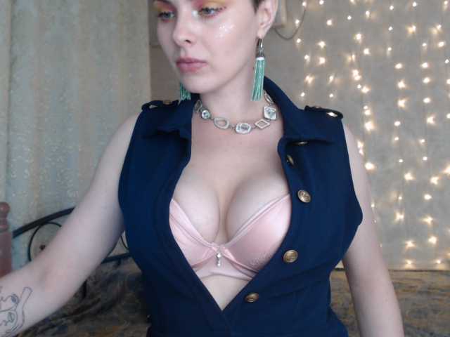 Емитувани слики од екранот AlienKamila