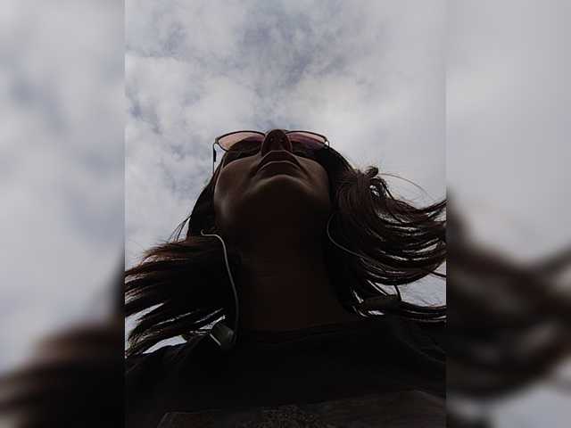 Емитувани слики од екранот AlienKamila