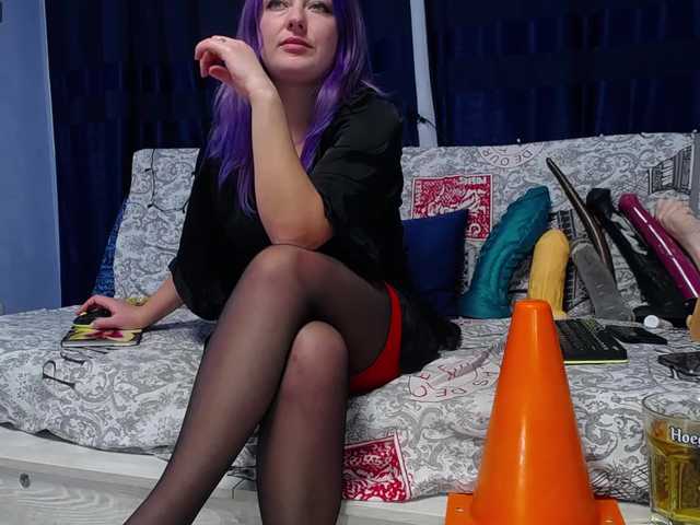 Емитувани слики од екранот AlisaFist