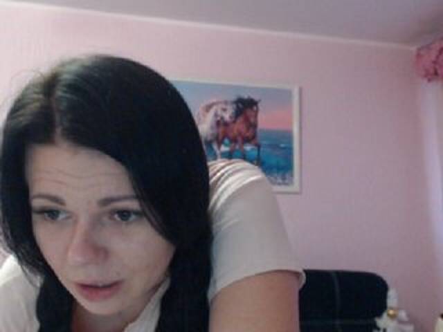 Емитувани слики од екранот AlisaStrawbe